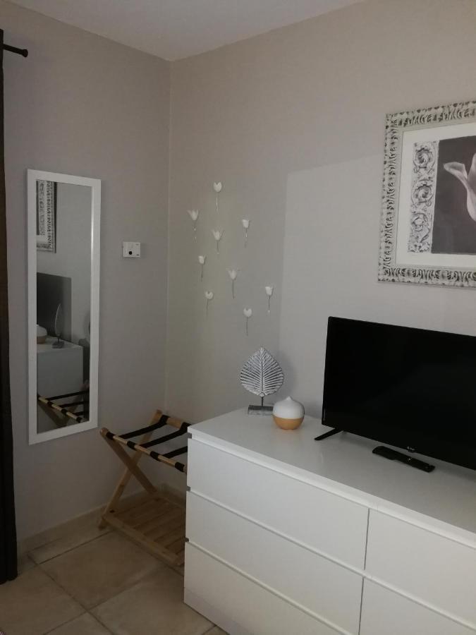 Au Doux Repos Bed & Breakfast Lucbardez-et-Bargues Eksteriør bilde